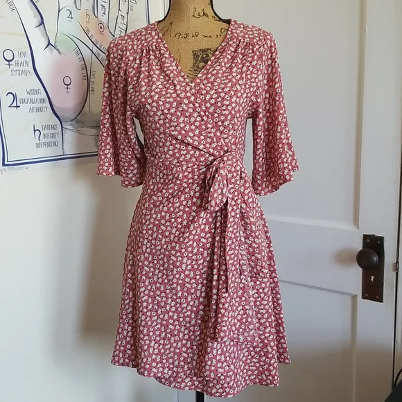 Pink Floral Wrap Dress Charlotte Russe Size Large - Picture 6 of 7